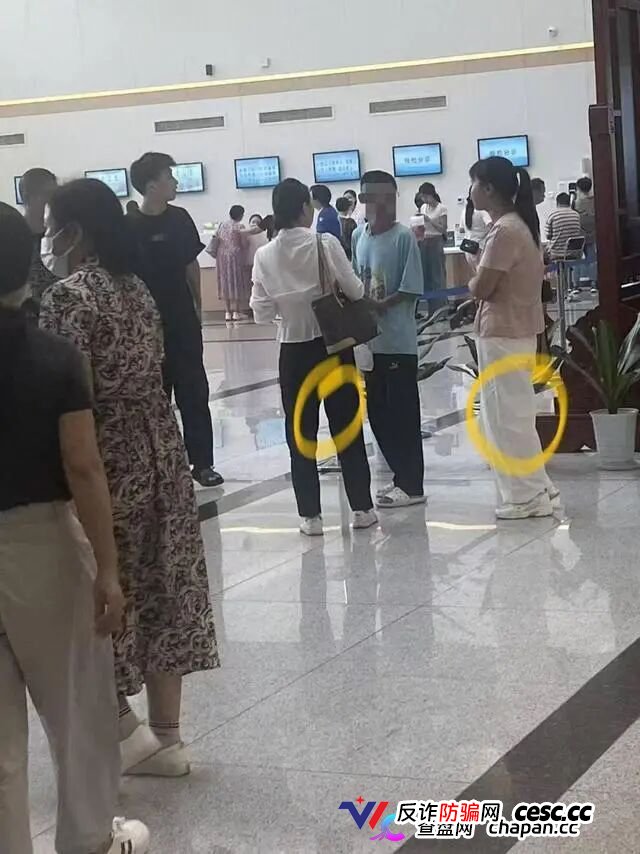 医托在长沙三甲医院“忽悠”病患前往中医馆，记者暗访曝光层层套路